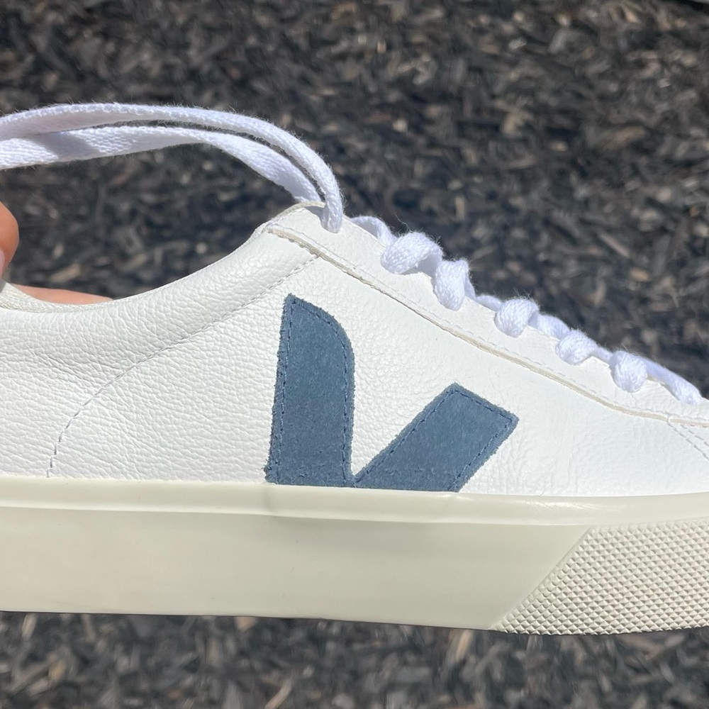 Women’s size 8 | Vejas